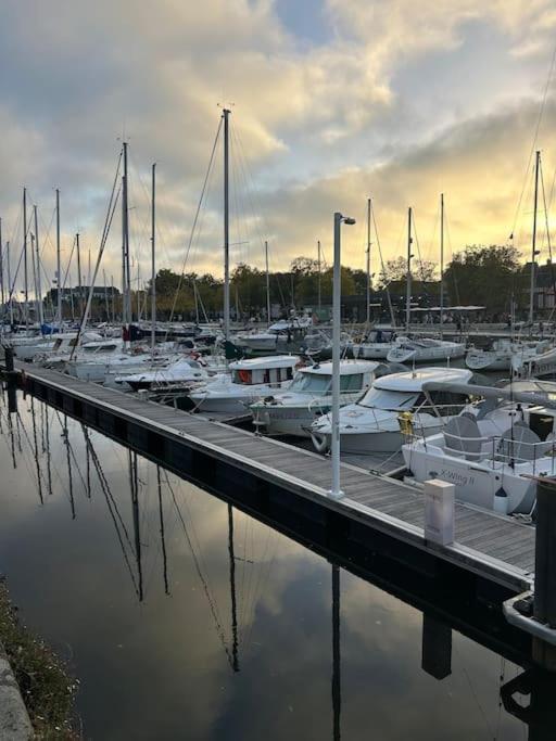 Sur Le Port De